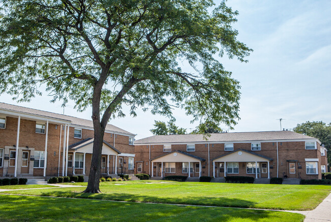 Boulevard North Townhomes in Hammond, IN - Building Photo - Building Photo