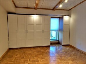 20 Broadlawn Dr in Newton, MA - Building Photo - Building Photo