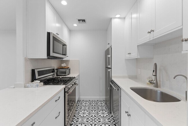 97 Anderer Ln, Unit 305 in Boston, MA - Foto de edificio - Building Photo