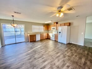 432 Summit Dr in Henderson, NV - Building Photo - Building Photo
