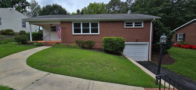 1224 Lamont Dr