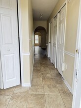 9843 Ashburn Lake Dr in Tampa, FL - Foto de edificio - Building Photo
