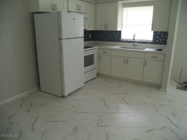 306 Hubbard Ave in North Fort Myers, FL - Building Photo - Building Photo