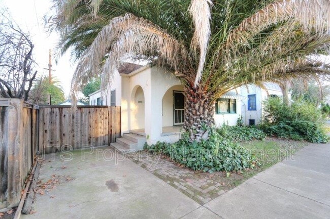 property at 2009 27th St