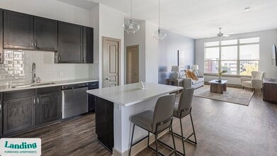 5005 Galleria Dr, Unit 1211 in Farmers Branch, TX - Building Photo - Building Photo