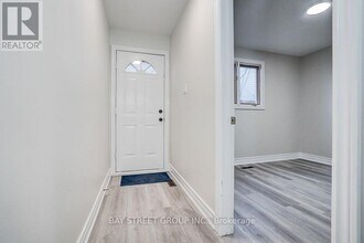 269 Shawnee Cir in Toronto, ON - Building Photo - Building Photo