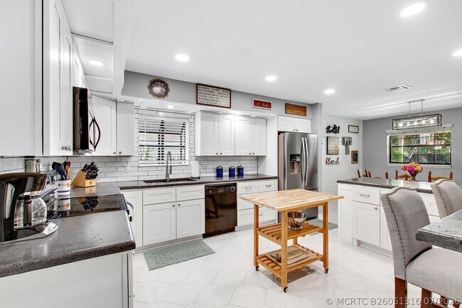 property at 912 Blueberry Dr