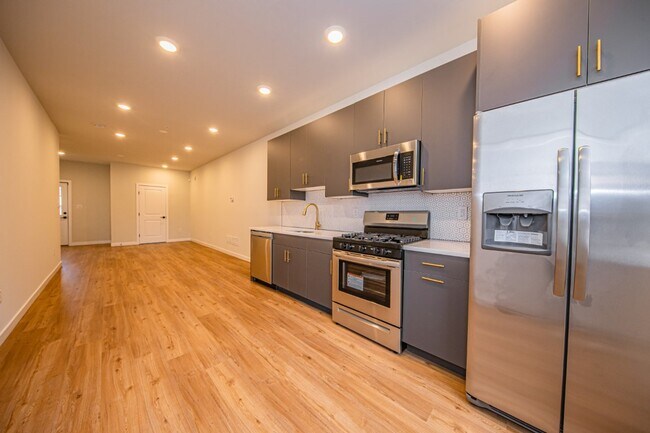 2402 W Jefferson St photo'