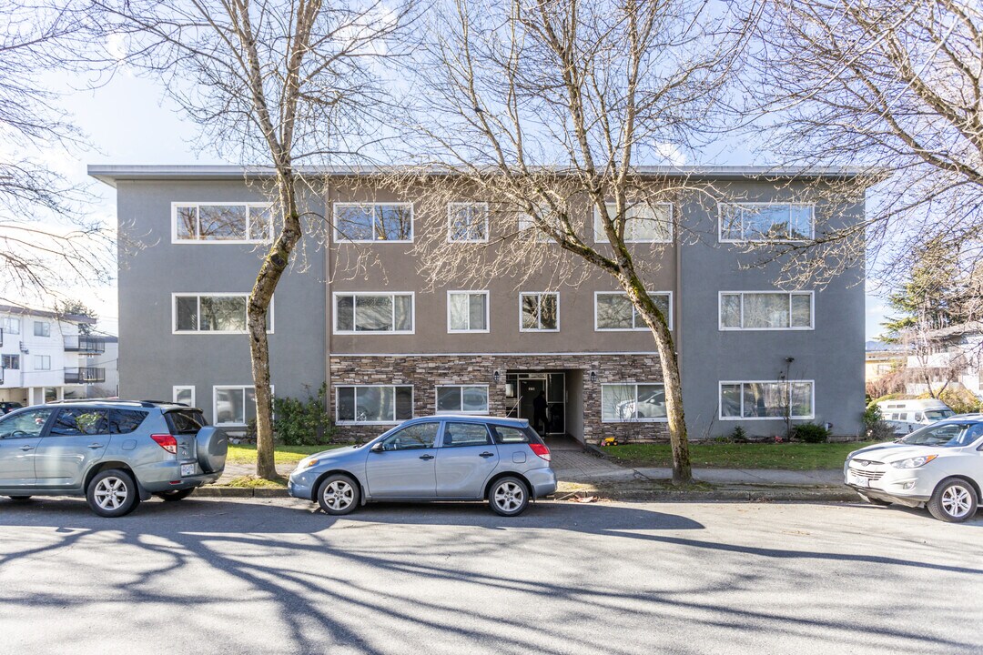 375 Garden Dr N in Vancouver, BC - Building Photo