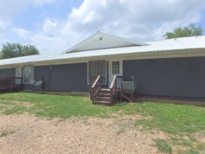 13573 U.S. Hwy 87 W in La Vernia, TX - Building Photo - Building Photo