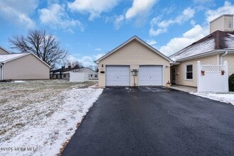 11 Sutton Dr in Brick, NJ - Building Photo - Building Photo