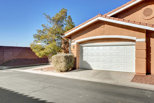 property at 2890 Red Rooster Ct