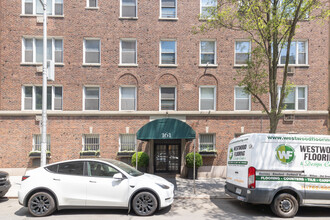 161 E 90th St in New York, NY - Foto de edificio - Building Photo