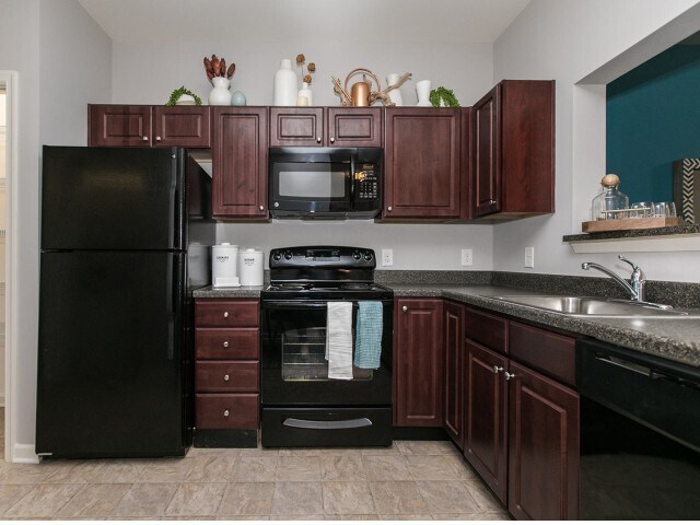 The Village at Odenton Station in Odenton, MD - Foto de edificio