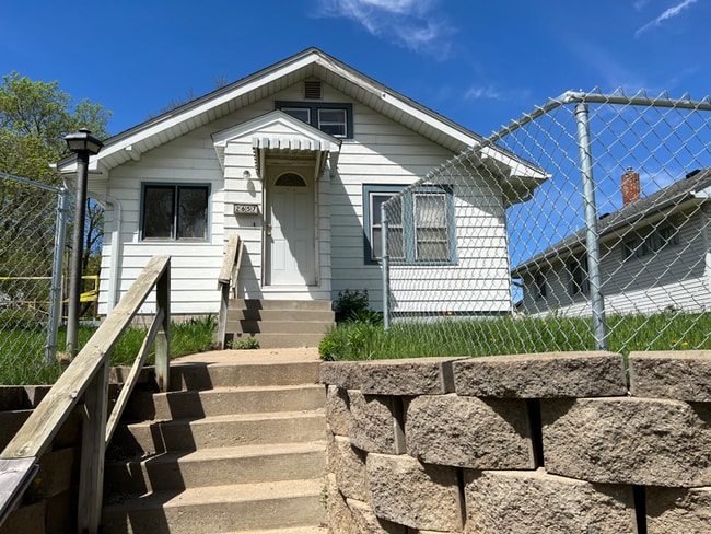 property at 2657 S Palmetto St