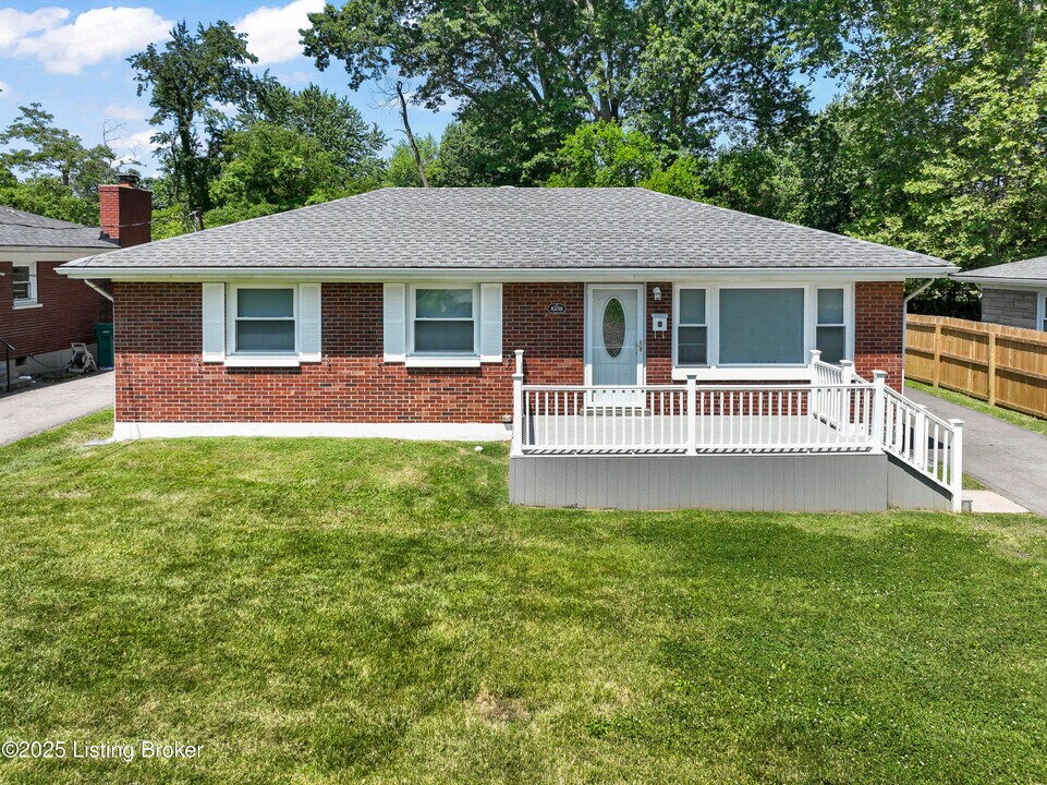 8238 Virginia Rd in Louisville, KY - Building Photo