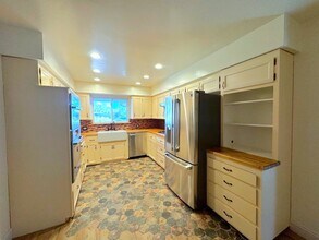 530 Joan Ct in Merced, CA - Building Photo - Building Photo