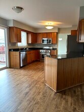 1667 Hinterlong Ln in Naperville, IL - Foto de edificio - Building Photo