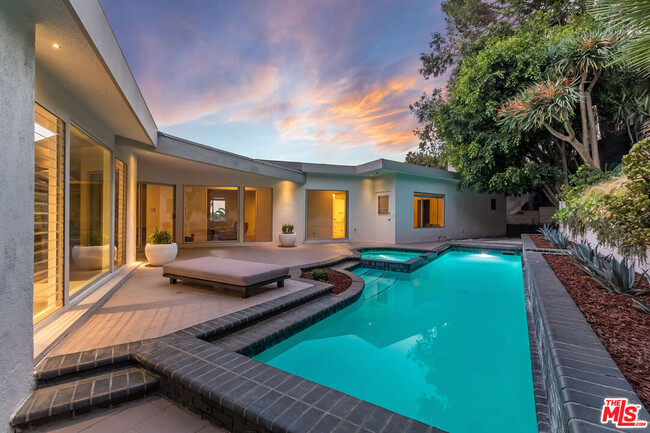 1501 Schuyler Rd in Beverly Hills, CA - Building Photo - Building Photo