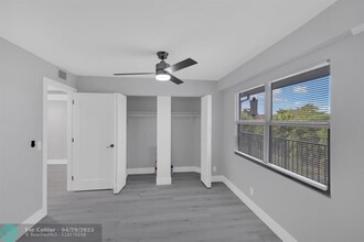 12600 SW 5th Ct in Pembroke Pines, FL - Foto de edificio - Building Photo