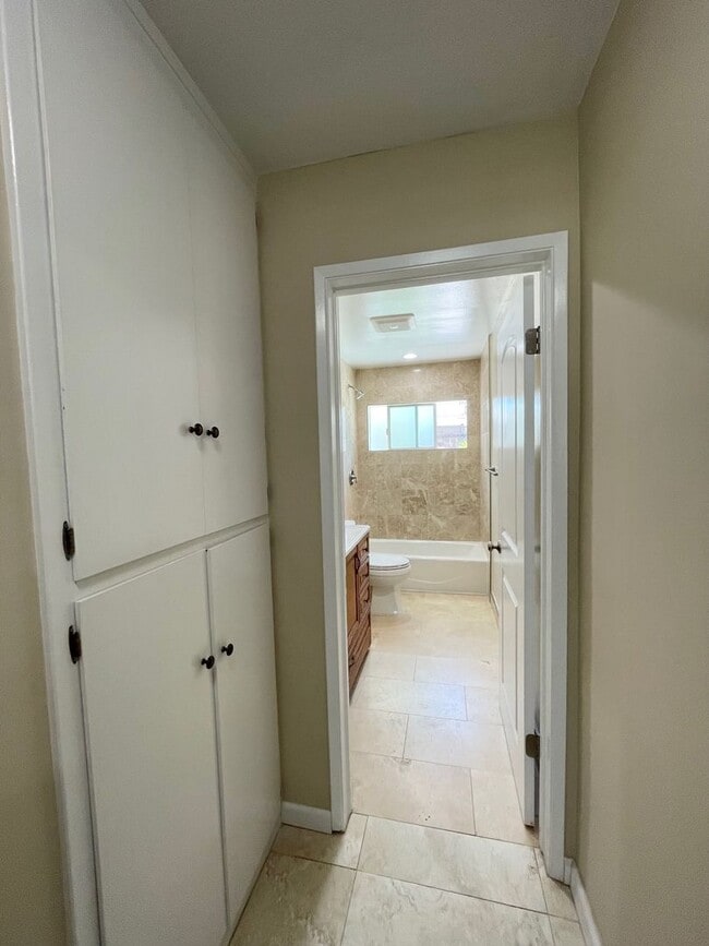 23370 Schoolcraft St in Los Angeles, CA - Building Photo - Building Photo