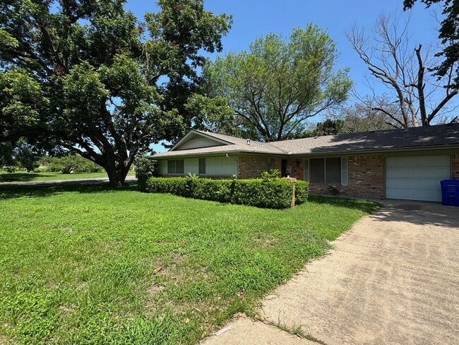 property at 5721 Oakview St