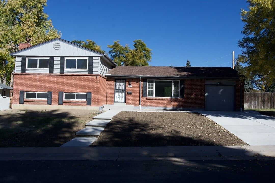 8585 E Costilla Pl in Centennial, CO - Building Photo