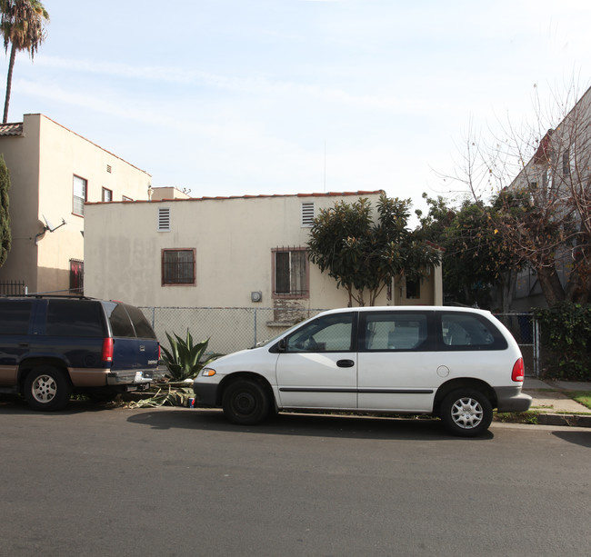 1412 N Serran Ave in Los Angeles, CA - Building Photo - Building Photo