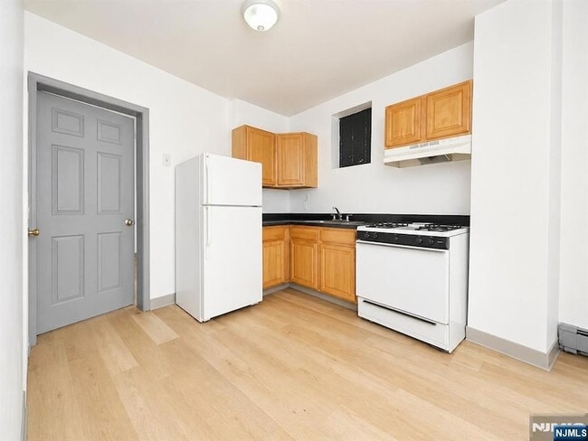 840 Mt Prospect Ave, Unit APT 1 in Newark, NJ - Building Photo - Building Photo