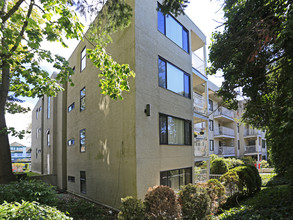 Firview Apartments in White Rock, BC - Building Photo - Building Photo