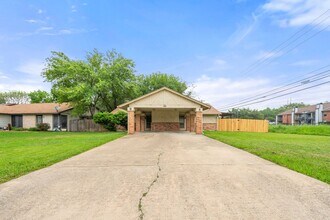 100 Meteor Dr in Austin, TX - Building Photo - Building Photo