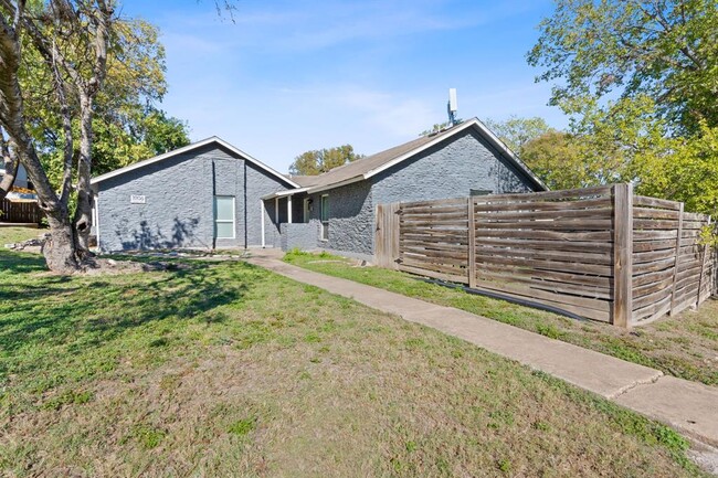 1906 Valley Hill Cir in Austin, TX - Building Photo - Building Photo