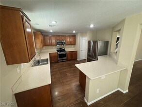 10092 Trotter Peak St in Las Vegas, NV - Building Photo - Building Photo