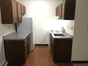 3981 Brown Ave-Unit -83 in Manchester, NH - Foto de edificio - Building Photo