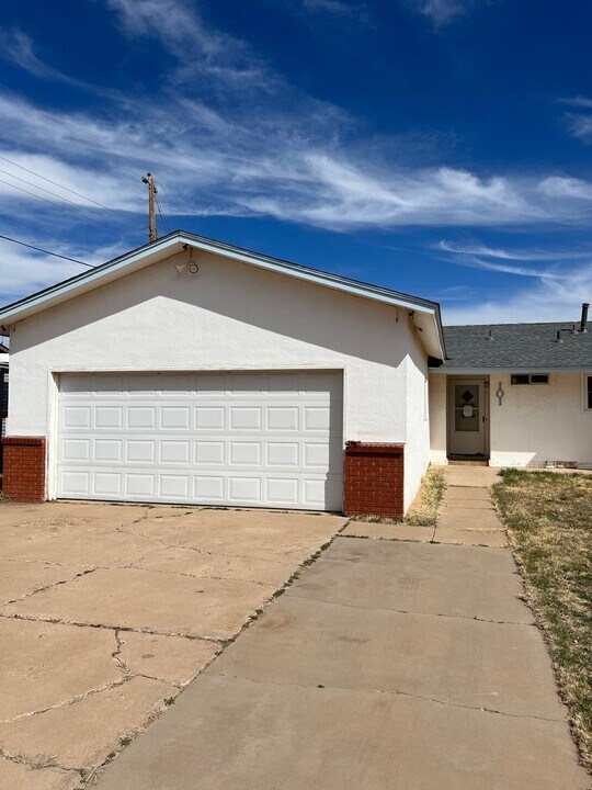 101 Wicks Ave in Clovis, NM - Building Photo