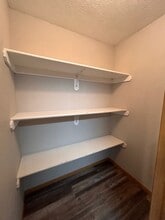 725 N James Ave, Unit A in Tea, SD - Foto de edificio - Building Photo