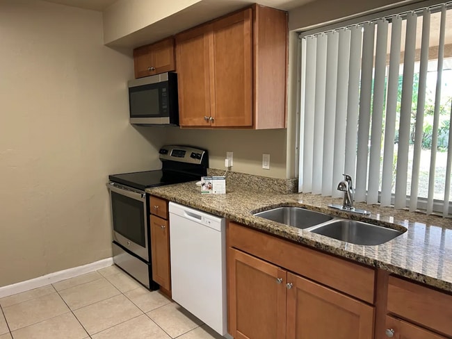 211 SE 43rd Terrace in Cape Coral, FL - Building Photo - Building Photo