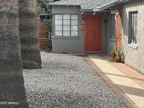 2501 E Clarendon Ave, Unit 2501 E Clarendon Ave #3 in Phoenix, AZ - Building Photo - Building Photo