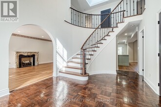10 Donwoods Dr in Toronto, ON - Building Photo - Building Photo