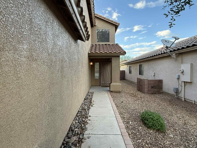 640 W Emerald Key Dr in Green Valley, AZ - Building Photo - Building Photo