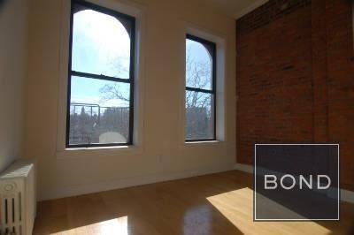 321 E 10th St in New York, NY - Building Photo - Building Photo