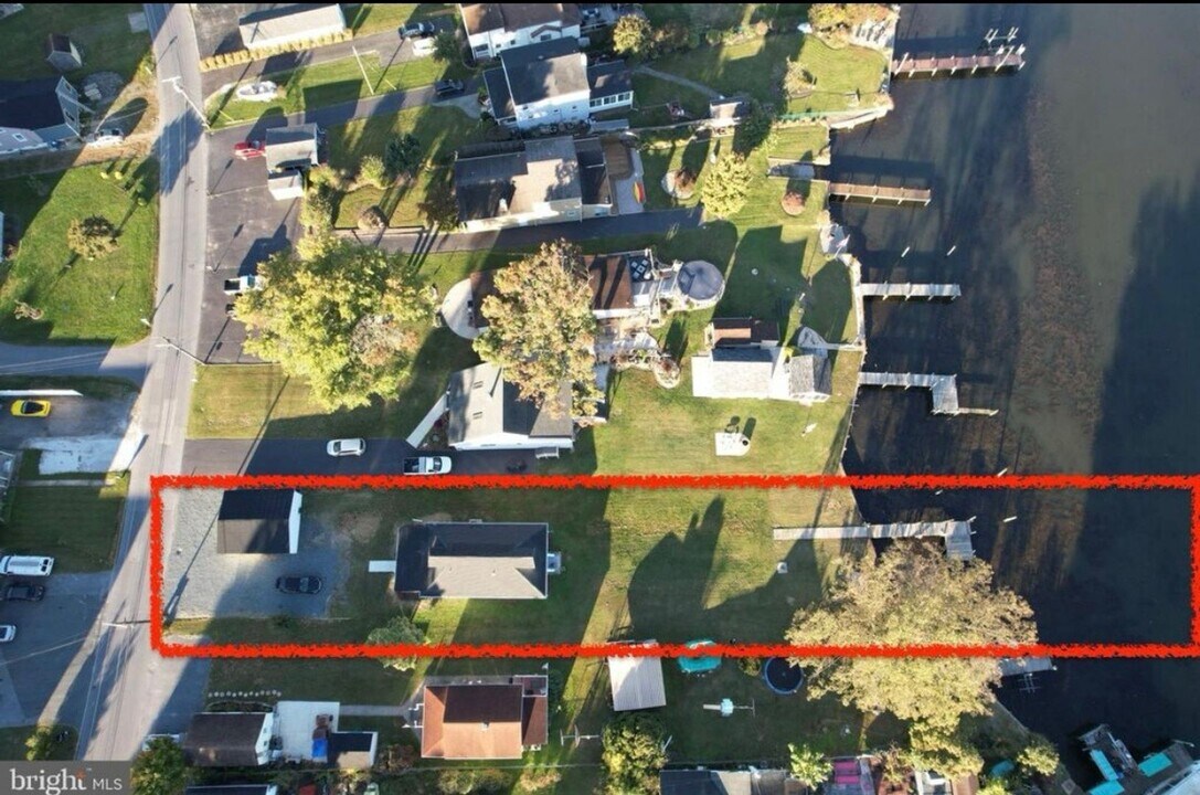 7652 Old Battle Grove Rd in Dundalk, MD - Building Photo