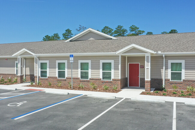 Promenade at Grande Park in Weeki Wachee, FL - Foto de edificio - Building Photo