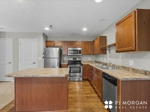 5912 N 167th Plaza in Omaha, NE - Building Photo - Building Photo