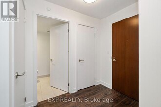 120 Varna Dr in Toronto, ON - Building Photo - Building Photo