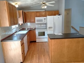 10 Stony Acre Dr in Cranston, RI - Building Photo - Building Photo