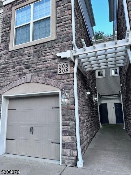 204 Welsh Pl in Morris Plains, NJ - Building Photo - Building Photo
