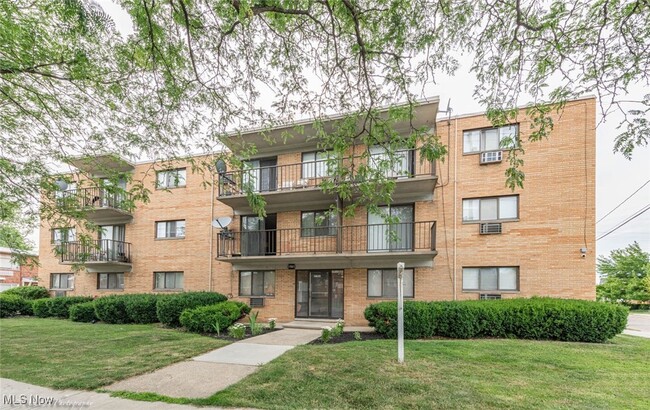 property at 17901 Lakeshore Blvd