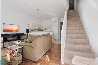 619 SW 147th Ave in Pembroke Pines, FL - Building Photo - Building Photo
