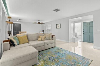 320 Lake Maggiore Blvd S in St. Petersburg, FL - Building Photo - Building Photo